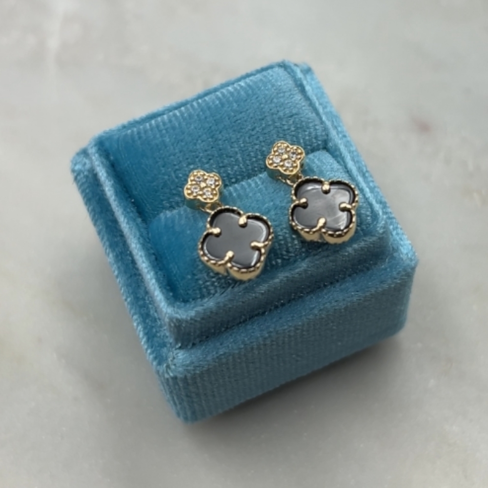 Złote kolczyki czarna koniczyna marokańska koniczynka luksusowa złoto 585 14k czarny kamień naturalny najmodniejszy wzór lekko wiszące na zatyczkę na sztyft wysadzane cyrkoniami z cyrkoniami błyszczące ozdobne wyjątkowe kolczyki dla niej na prezent