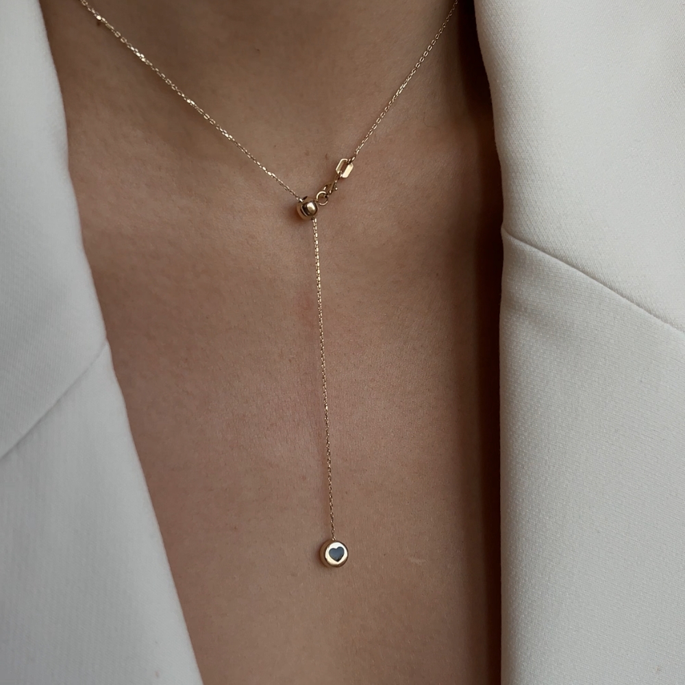 Złoty naszyjnik z regulowaną kulką regulowana krawatka czarne serduszko serce czarna emalia okrągła zawieszka z czarnym serduszkiem złoto 585 14k regulowany naszyjnik złota kuleczka modowy stylowy naszyjnik dla niej prezent walentynki