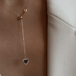 Naszyjnik złoty czarne serduszko serce regulowana krawatka z regulowaną kulką kuleczką złoto 585 14k serce czarny kamień duże czarne serudszko nietuzinkowy modowy stylowy naszyjnik prezent dla niej walentynki urodziny złoto z czarnym kamieniem wiszące serduszko