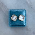 Kolczyki wkrętki na sztyft masa perłowa koniczynki koniczyna marokańska luksusowa kolczyki na zatyczkę sztyfty najmodniejsze koniczynki złoto 585 14k złote