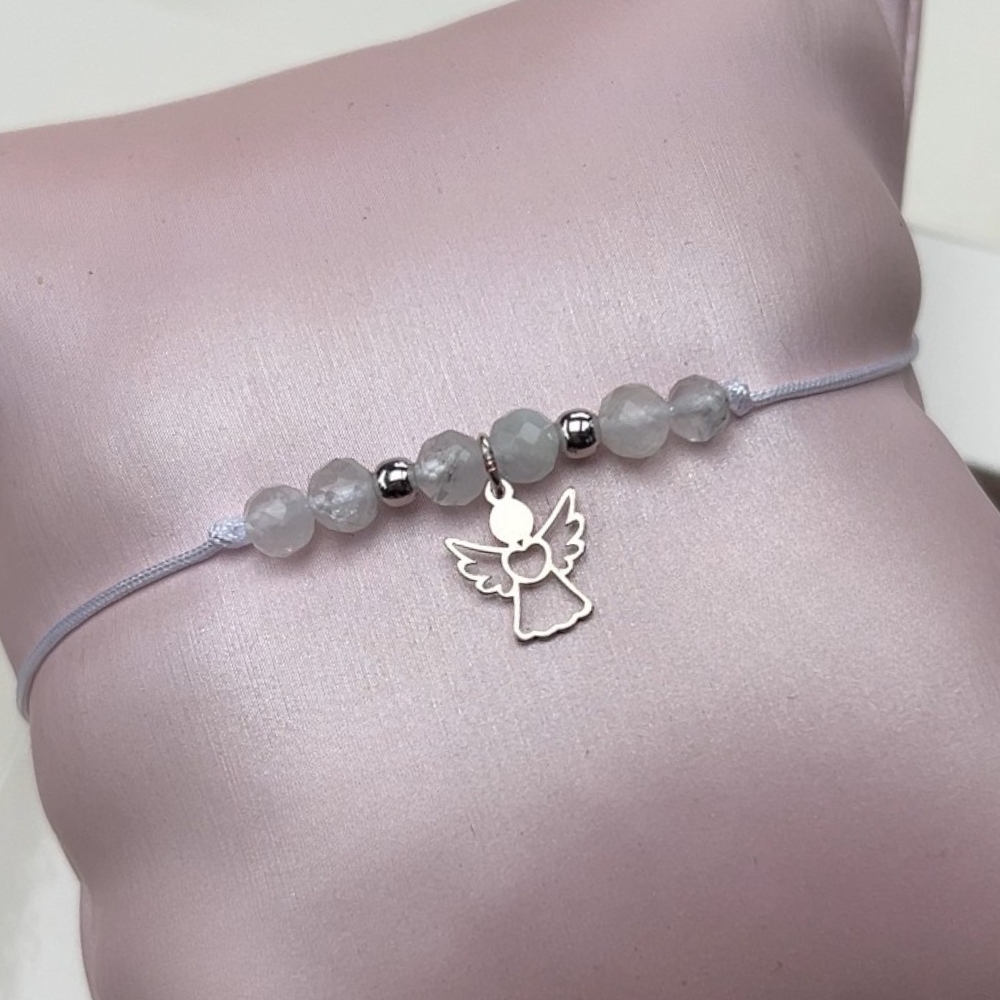 Bransoletka na sznurku Komunia Święta biała kamienie naturalne księżycowe srebro 925 rodowane wiszący aniołek bransoletka z aniołkiem diament opalenica upominek komunijny prezent na Komunię