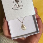 Komplet medalik złoto próby 375 9kt cudowny medalik dla dziewczynki dla chłopca na Komunię Świętą prezent komunijny medalik z łańcuszkiem 50cm złoto prezent dla dziecka komunijnego łancuszek 50cm dla chłopczyka