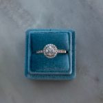 Złoty pierścionek z diamentami okrągły wielokamieniowy 43 diamentów 0,4kt diamenty naturalne wyjątkowy błyszczący pierścionek zaręczynowy na zaręczyny wyjatkowy prezent