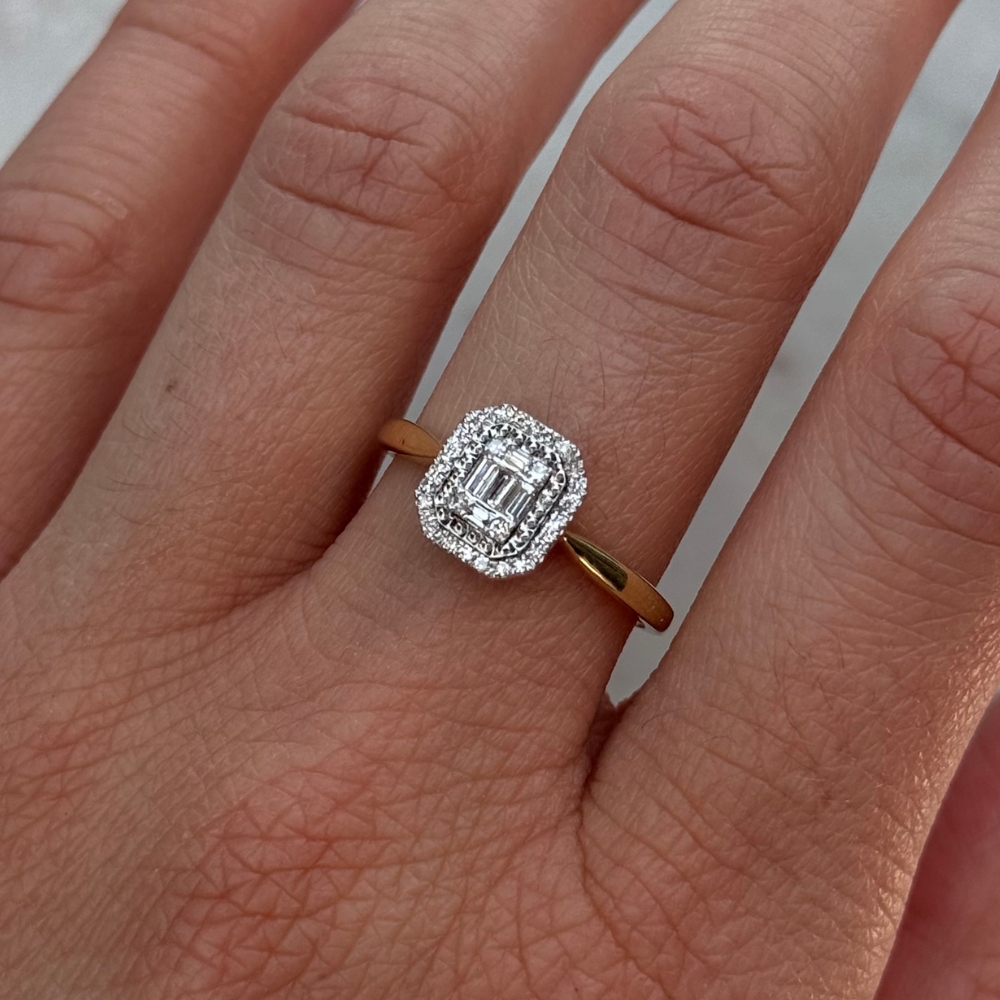 Złoty pierścionek z diamentami glare złoto 585 14kt 0,21ct wielokamieniowy kwadratowy prostokątny bagietkowy bagietka 0,21ct 35 diamentów kolekcja galre pierścionek na zaręczyny zaręczynowy