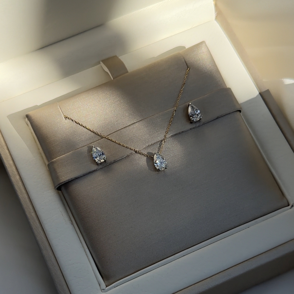 Kolczyki złote z diamentami – pear 1,01 ct - obrazek 14