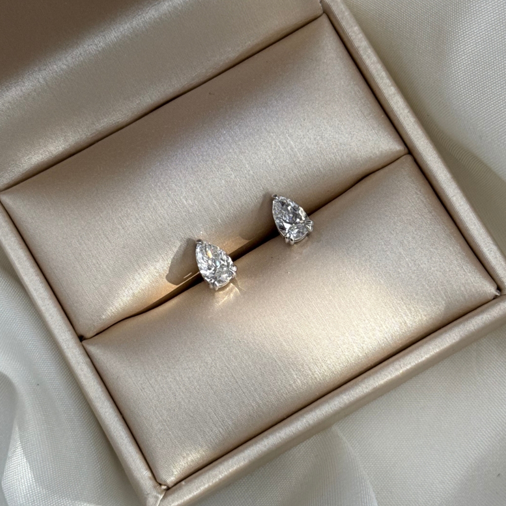 Kolczyki złote z diamentami – pear 1,01 ct - obrazek 8