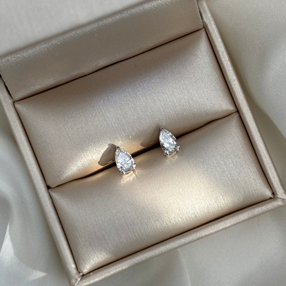 Kolczyki złote z diamentami – pear 1,01 ct - obrazek 9