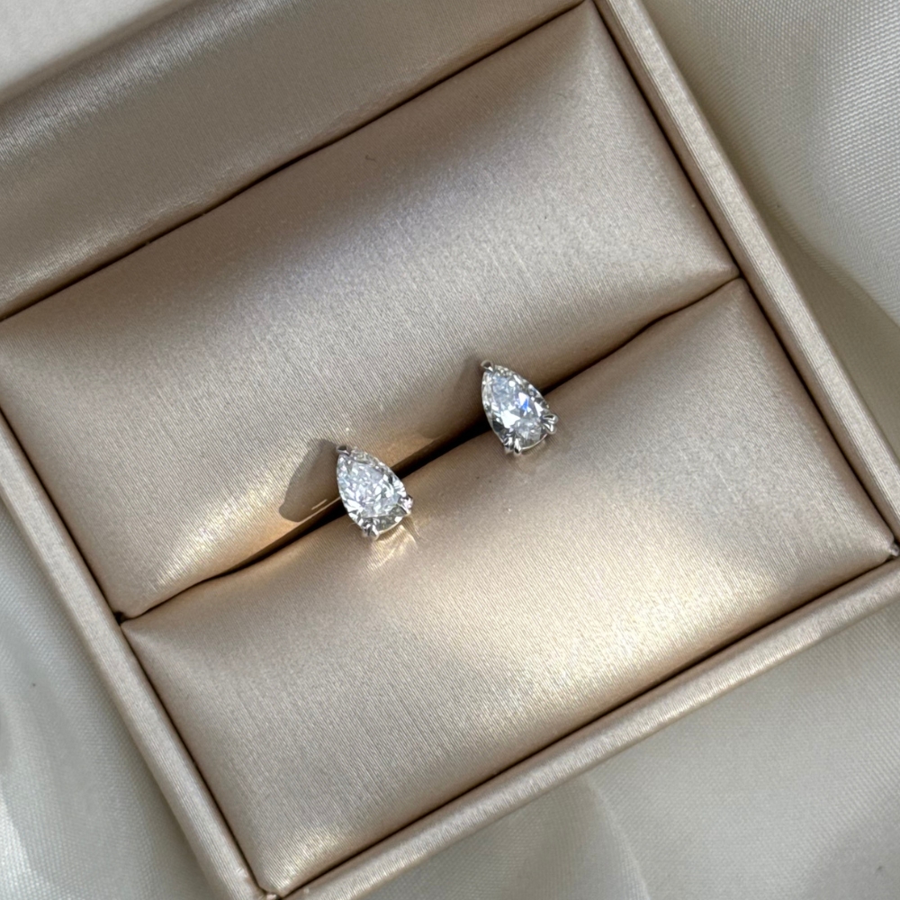Kolczyki złote z diamentami – pear 1,01 ct - obrazek 4