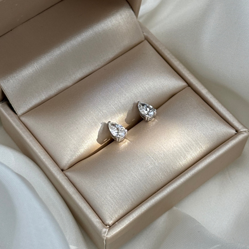 Kolczyki złote z diamentami – pear 1,01 ct - obrazek 10