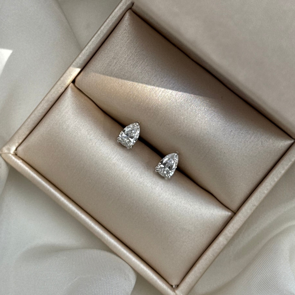 Kolczyki złote z diamentami – pear 1,01 ct - obrazek 5