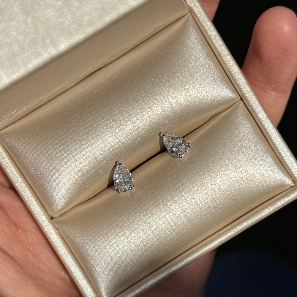 Kolczyki złote z diamentami – pear 1,01 ct - obrazek 15