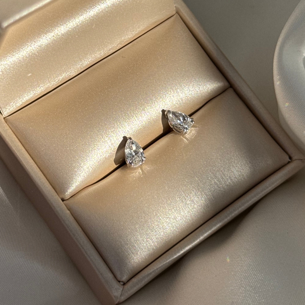 Kolczyki złote z diamentami – pear 1,01 ct - obrazek 3