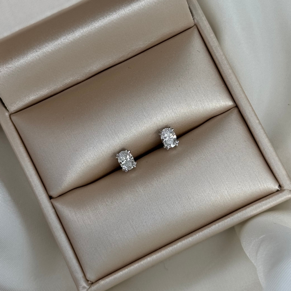 Kolczyki z diamentami owale owalnymi owal cut wkrętki zatyczki na sztyft na zatyczkę złoto 585 14kt diamenty laboratoryjne 0,59ct lab grown diamond
