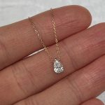 Naszyjnik z diamentem łezka pear shape gruszka złoto 585 14kt 0,31ct diament laboratoryjny lab grown diamond łezka szlif gruszka SI1 G naszyjnik z diamencikiem subtelny delikatny idealny na prezent