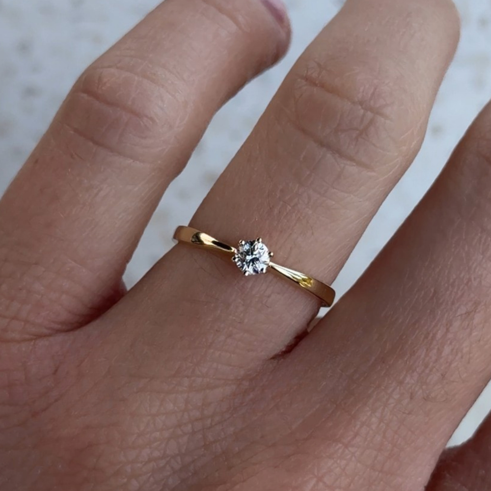 Pierścionek zaręczynowy do 2000zł diament laboratoryjny 0,15ct pierścionek na zaręczyny złoto 0,585 14kt klasyczny brylant w sześciu łapkach klasyczny pierścionek na zaręczyny wyjątkowy kamień z brylantem